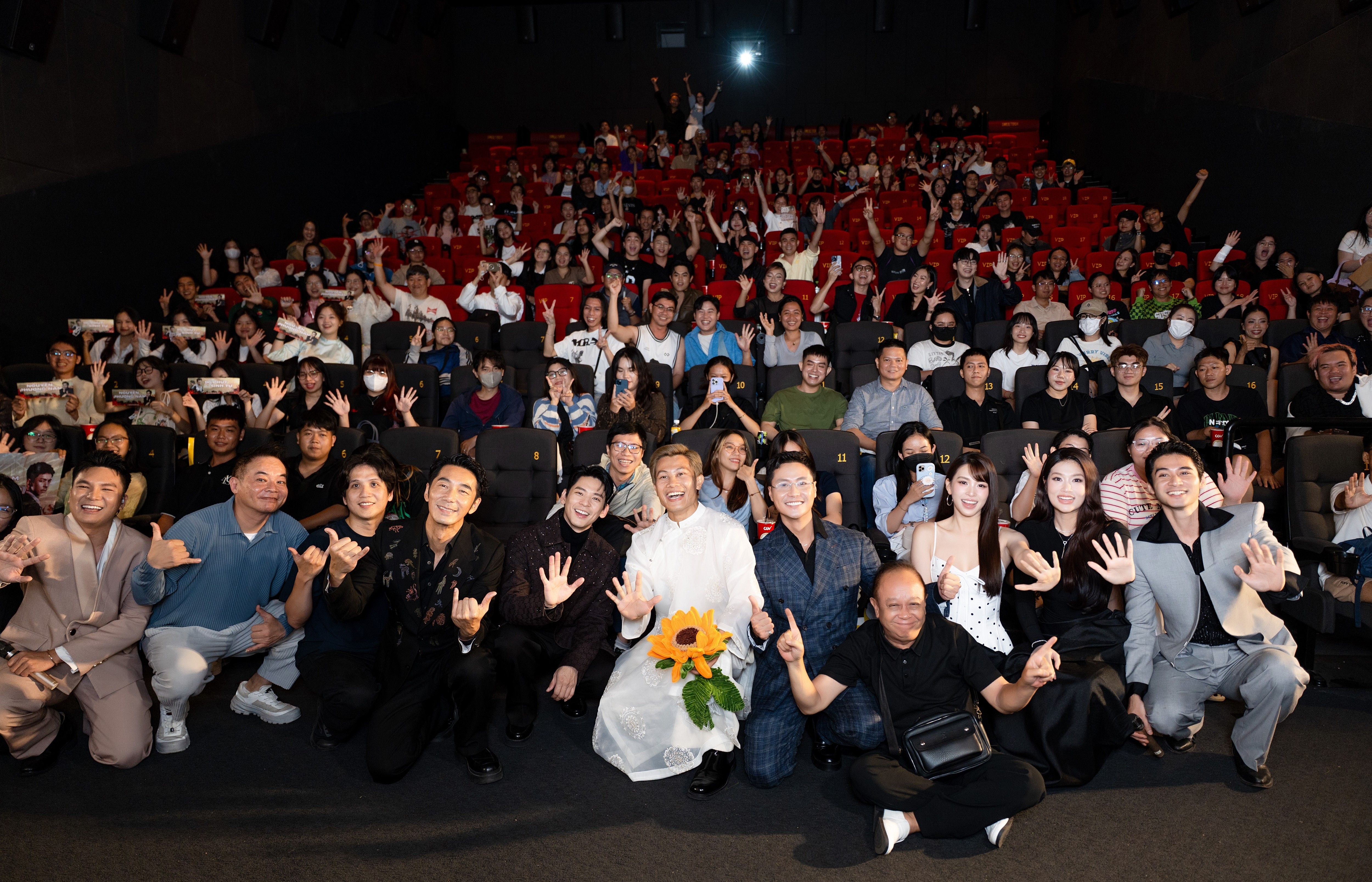 'Nam thần xứ Đài' Lâm Bách Hoành hội ngộ cùng dàn sao trăm tỷ của 'Tử chiến trên không', 'Mưa đỏ' tại họp báo '96 phút sinh tử'