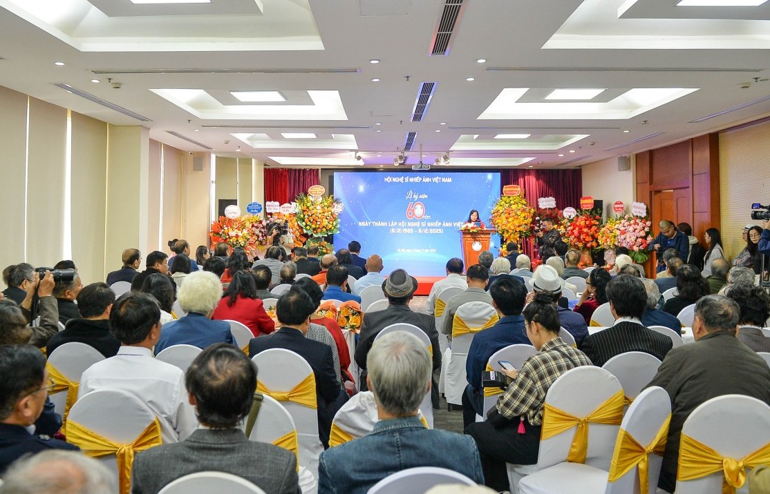 Lễ kỷ niệm 60 năm Ngày thành lập Hội Nghệ sĩ Nhiếp ảnh Việt Nam quy tụ đông đảo nhiều thế hệ nghệ sĩ nhiếp ảnh