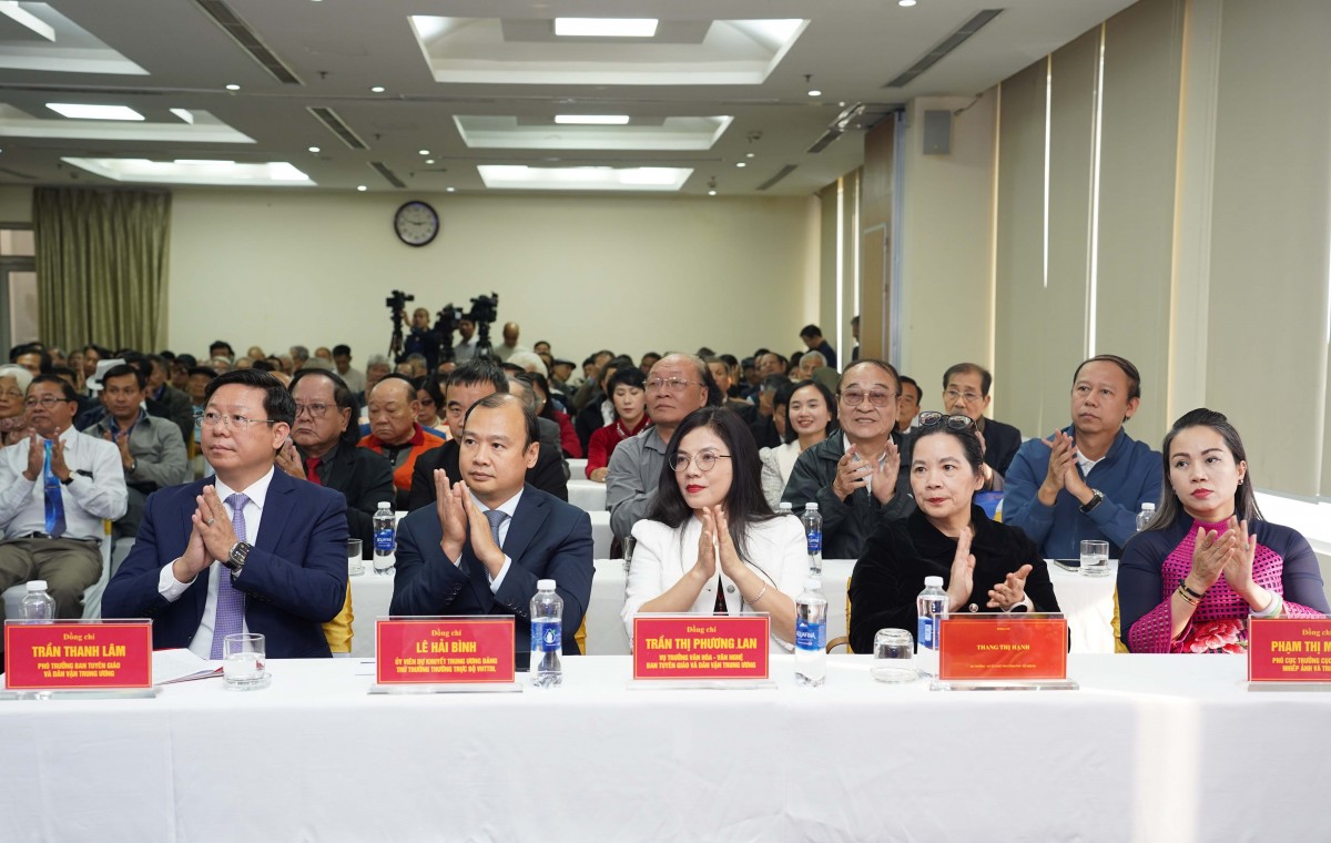 Lễ kỷ niệm 60 năm Ngày thành lập Hội Nghệ sĩ Nhiếp ảnh Việt Nam quy tụ đông đảo nhiều thế hệ nghệ sĩ nhiếp ảnh