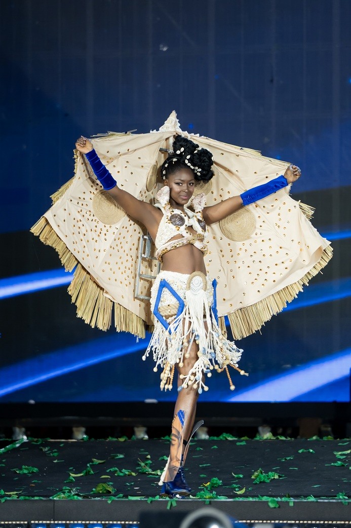 Gần 40 đại diện 'Miss Cosmo 2025' mang sắc màu Carnival đến sân khấu khai mạc lễ hội trà quốc tế - World T.E.A Fest 2025