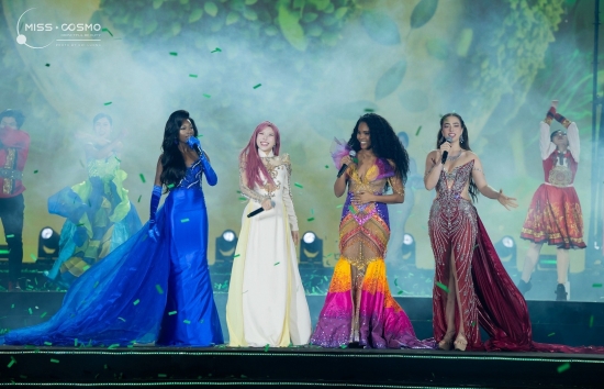 Gần 40 đại diện 'Miss Cosmo 2025' mang sắc màu Carnival đến sân khấu khai mạc lễ hội trà quốc tế - World T.E.A Fest 2025