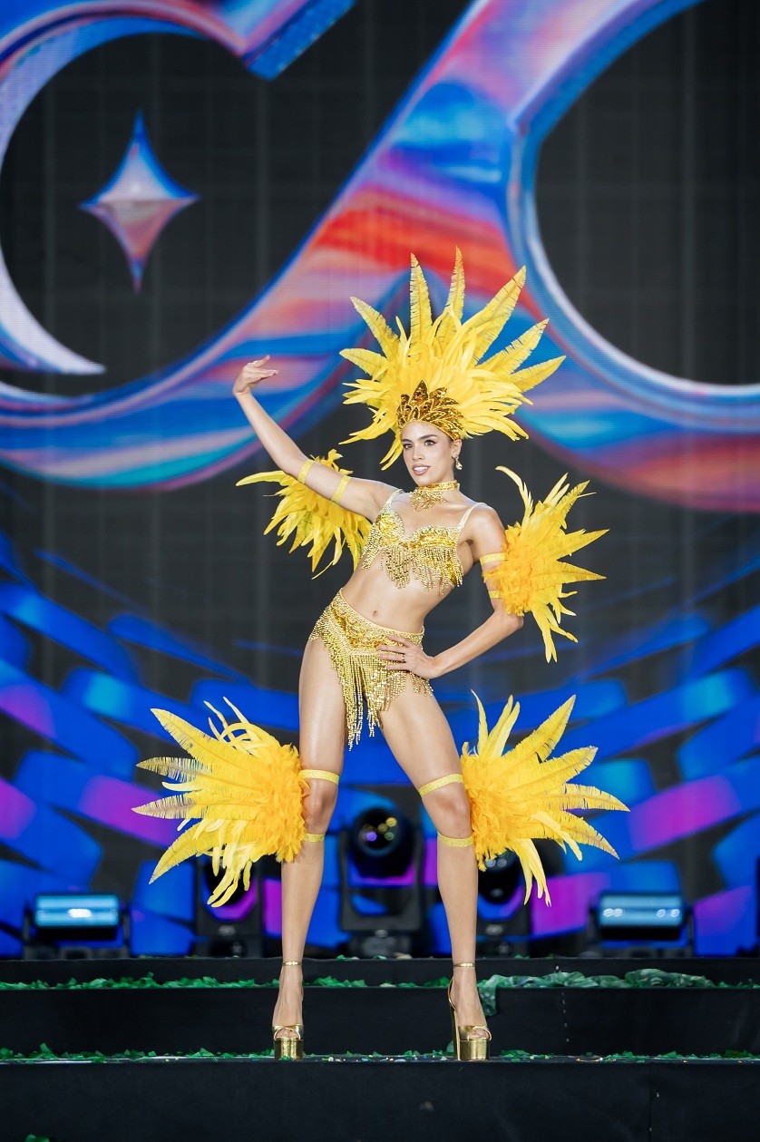 Gần 40 đại diện 'Miss Cosmo 2025' mang sắc màu Carnival đến sân khấu khai mạc lễ hội trà quốc tế - World T.E.A Fest 2025