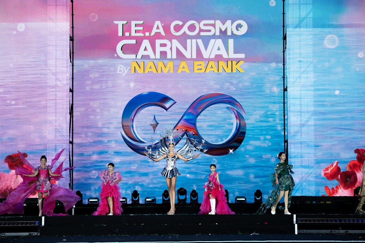 Á quân 'Cosmo Kid’s Star 2025' Lê Ngọc Như Ý tự tin catwalk tại 'Cosmo The Show 2025' giữa thời tiết se lạnh