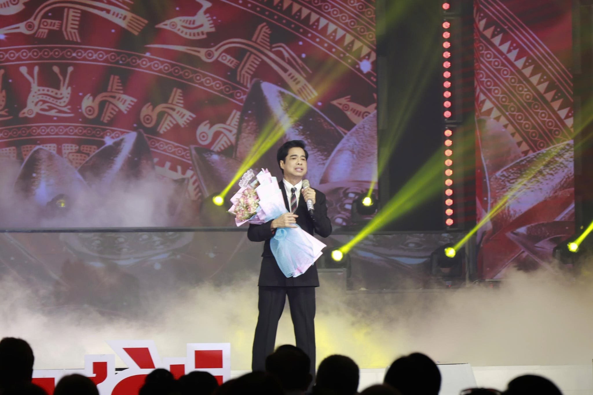 Đông đảo nghệ sĩ Việt đồng hành với chương trình 'Tình người giữa bão lũ'