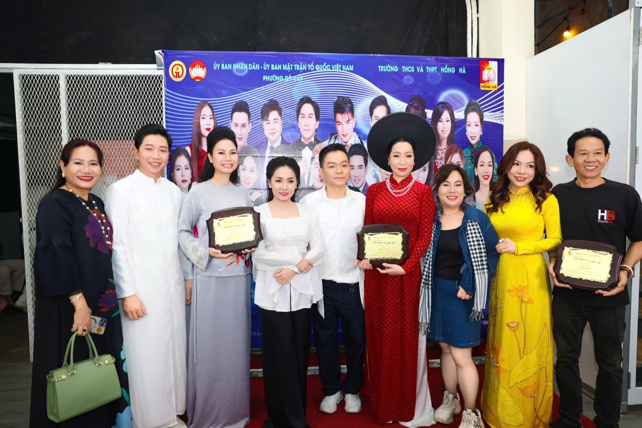 Đông đảo nghệ sĩ Việt đồng hành với chương trình 'Tình người giữa bão lũ'