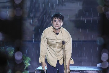 'Tình Bolero 2025': Trương Minh Cường bùng nổ cảm xúc với liên khúc về miền Trung, Hiền Trang gây xúc động mạnh với tiết mục về tình mẫu tử