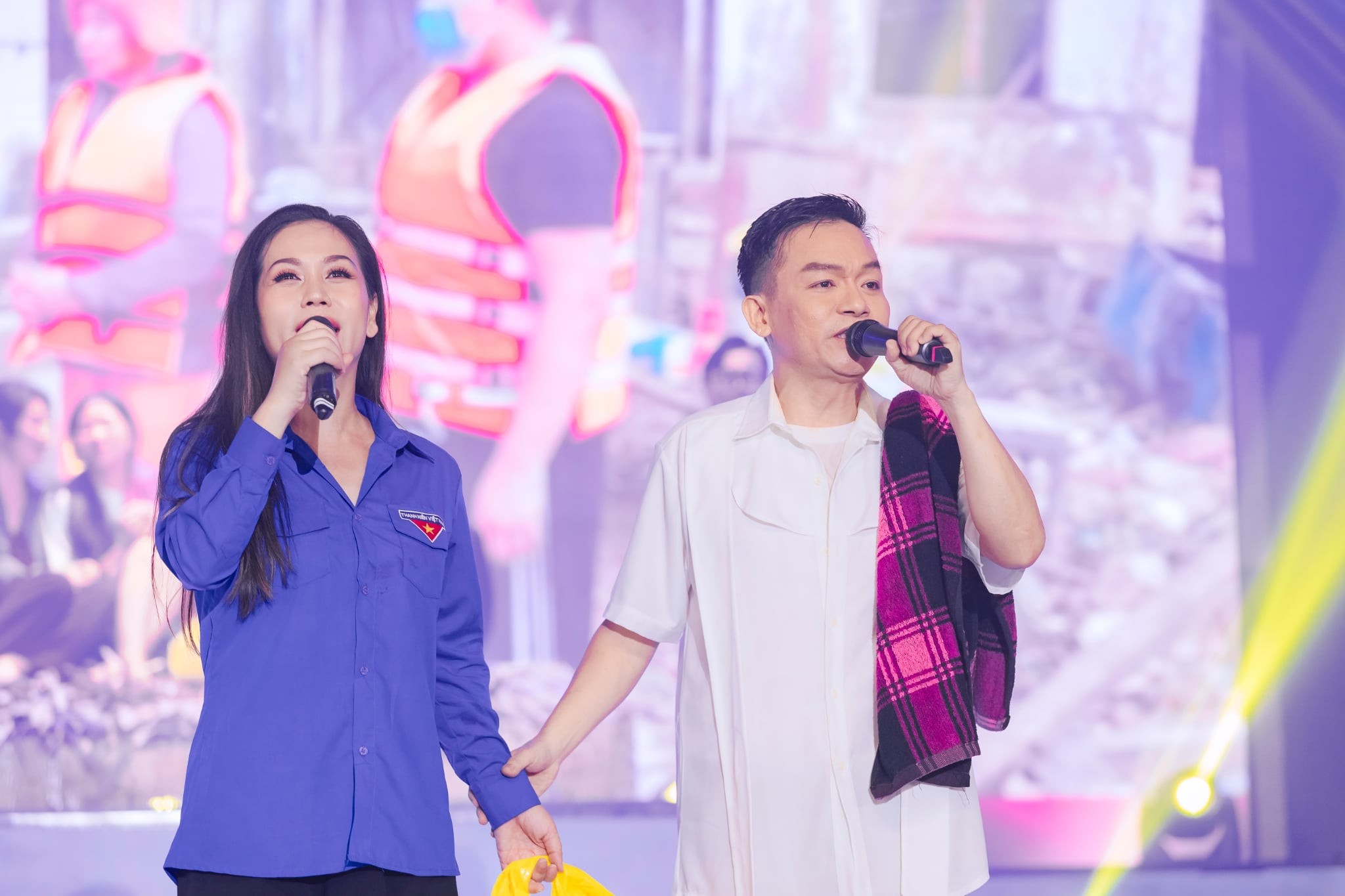 Đông đảo nghệ sĩ Việt đồng hành với chương trình 'Tình người giữa bão lũ'