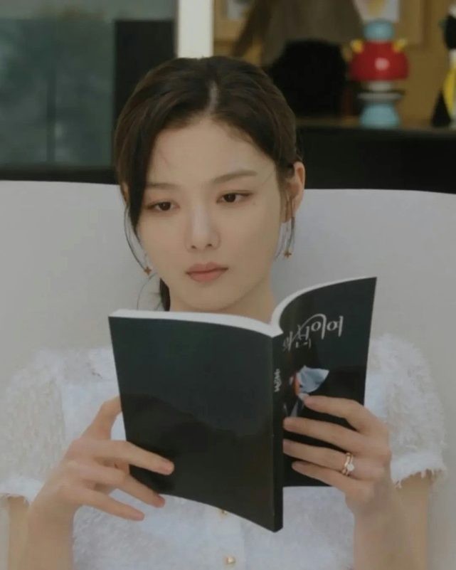 Nữ chính trở lại bí ẩn báo hiệu mùa 2 'Dear X'?