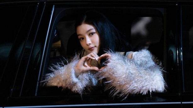 Nữ chính trở lại bí ẩn báo hiệu mùa 2 'Dear X'?