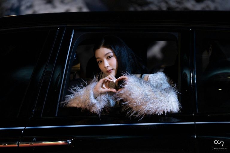 Nữ chính trở lại bí ẩn báo hiệu mùa 2 'Dear X'?