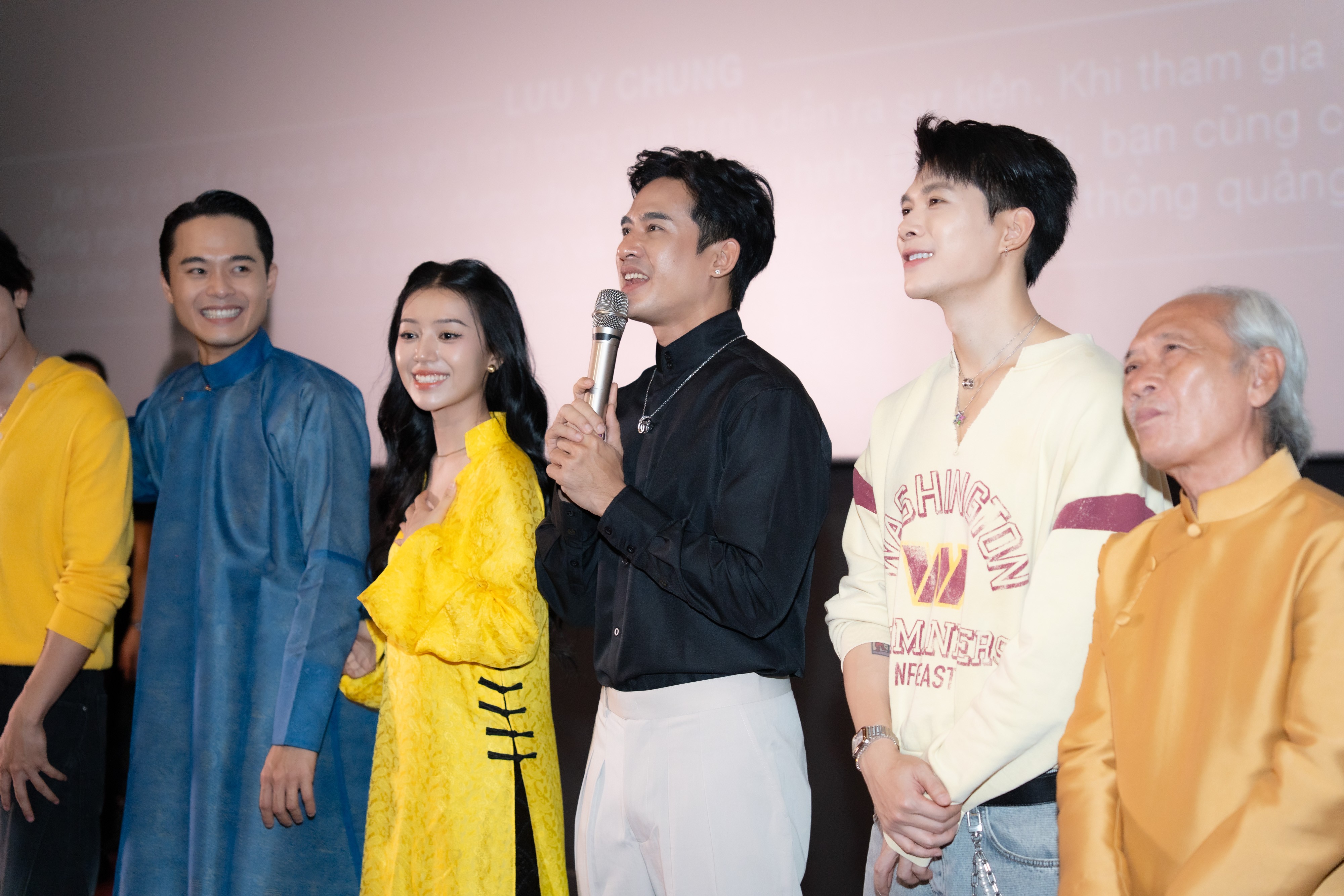 'Hoàng tử quỷ' tẩu tán 160.000 vé xem phim, dàn diễn viên hùng hậu đổ bộ các cụm rạp tại TP. HCM