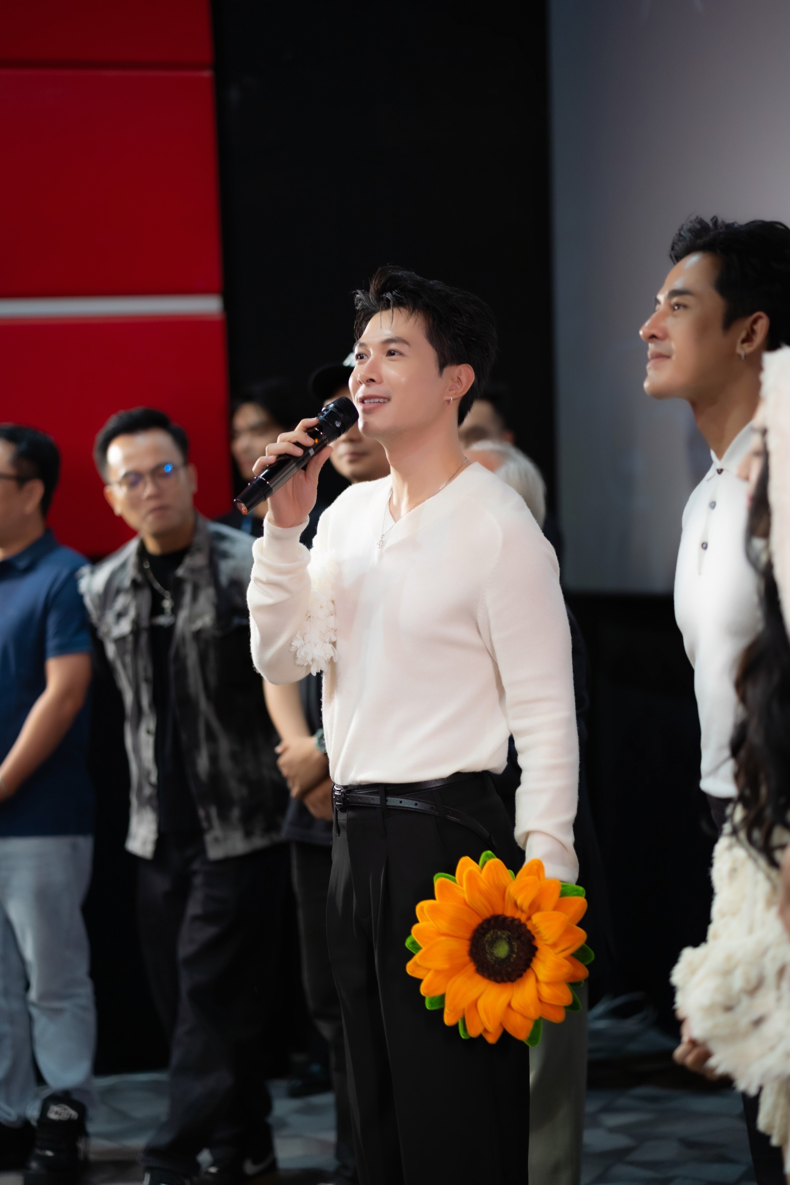 'Hoàng tử quỷ' tẩu tán 160.000 vé xem phim, dàn diễn viên hùng hậu đổ bộ các cụm rạp tại TP. HCM