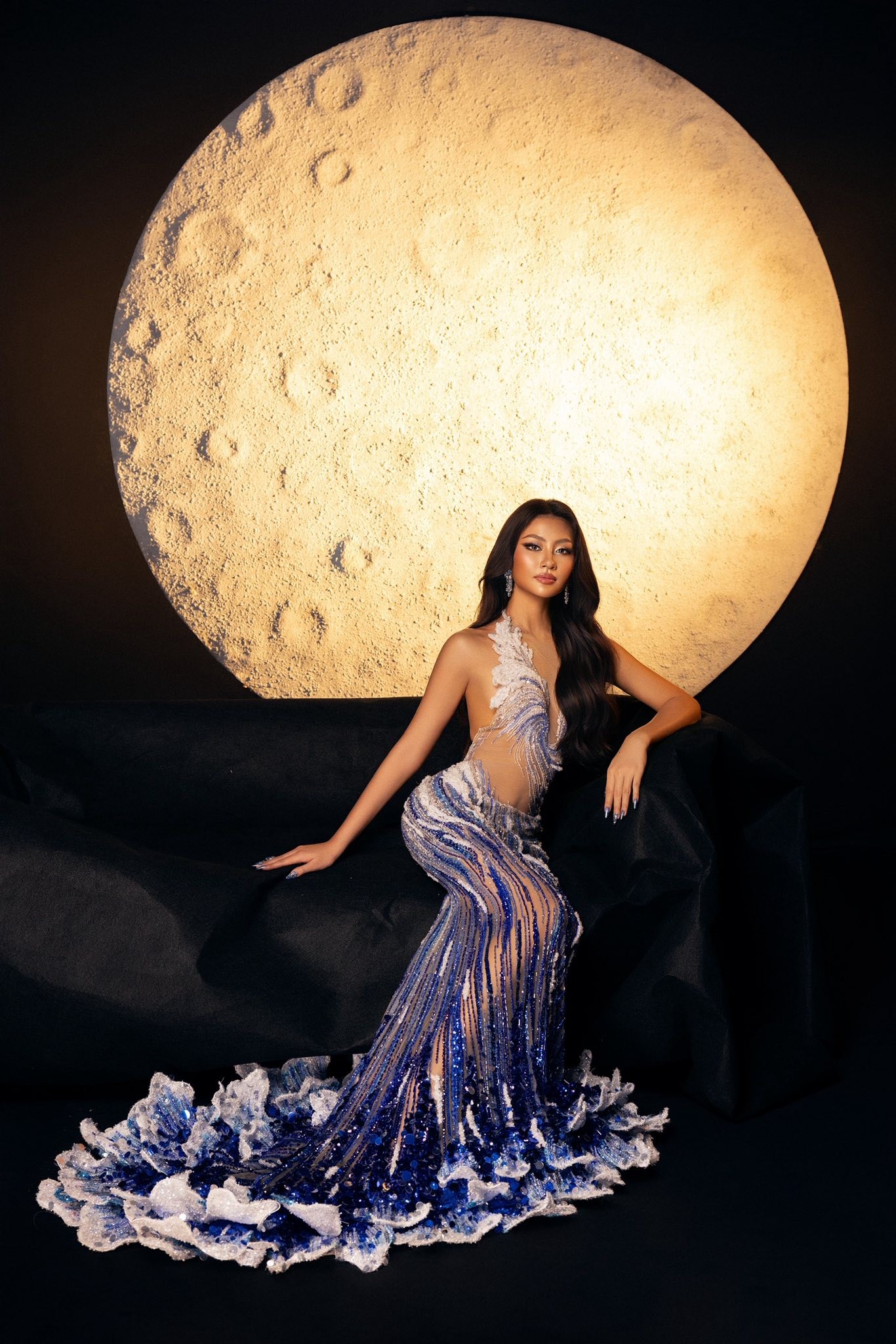 Hồ Ngọc Hà, Phương Mỹ Chi, Trúc Nhân, Văn Mai Hương và DJ Wokeup khuấy động sân khấu chung kết 'Miss Cosmo 2025'