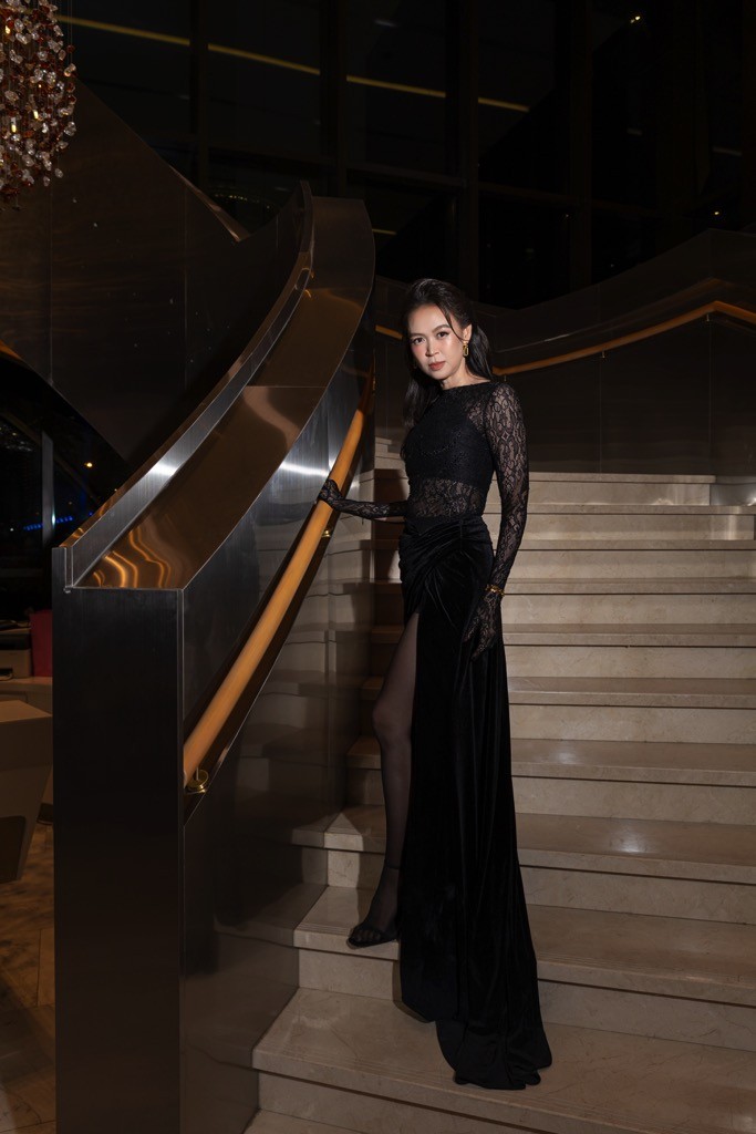 Diễn viên - Siêu mẫu Ngọc Nga diện đồ NTK Đỗ long 'khoe' vóc dáng chuẩn