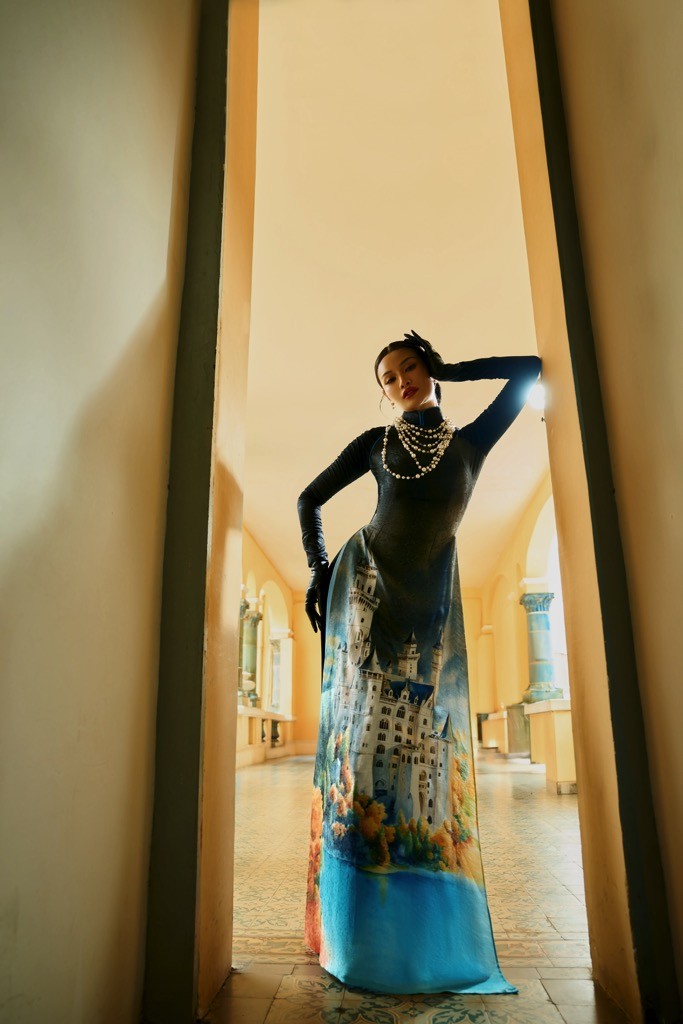 Top 2 'Miss Cosmo 2024' khoe sắc trong tà áo dài, quảng bá văn hóa Việt trước thềm khép lại nhiệm kỳ rực rỡ