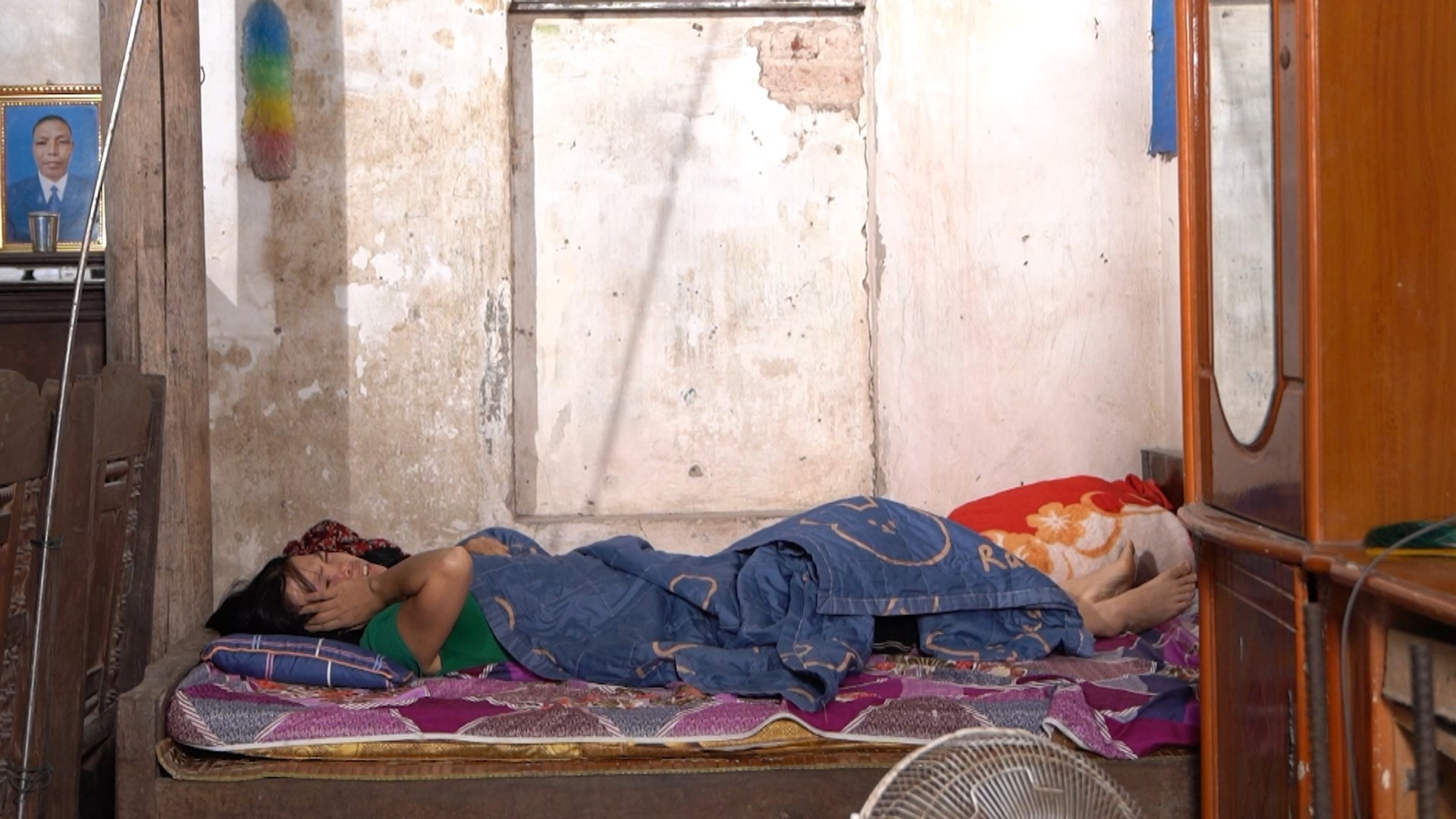 'Mái ấm gia đình Việt': Hoa hậu Trúc Linh, ca sĩ Huy R nghẹn ngào trước nghị lực phi thường của cô bé 17 tuổi