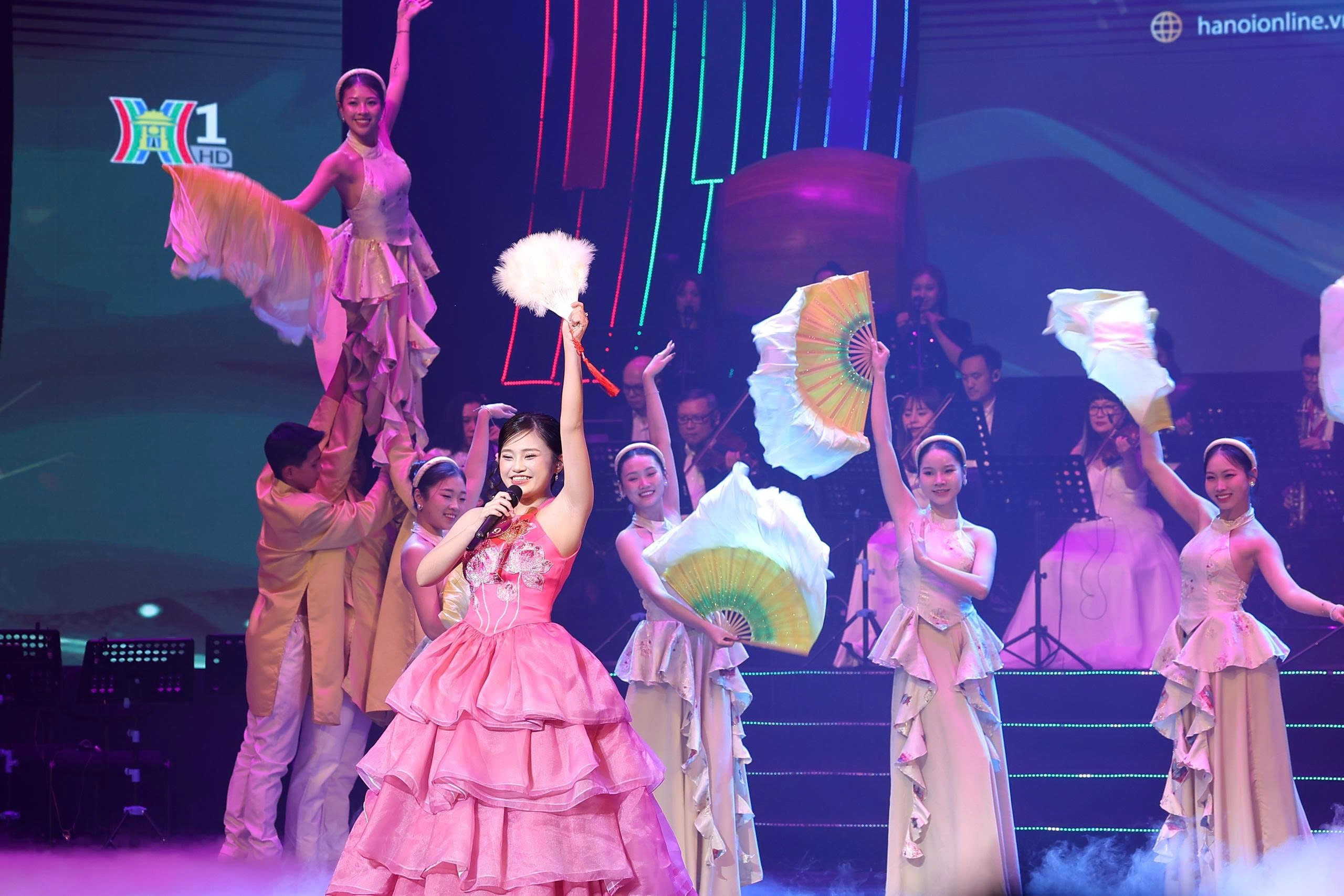 Cô gái 16 tuổi vượt áp lực giám khảo để giành giải nhì 'Tiếng hát Hà Nội 2025'