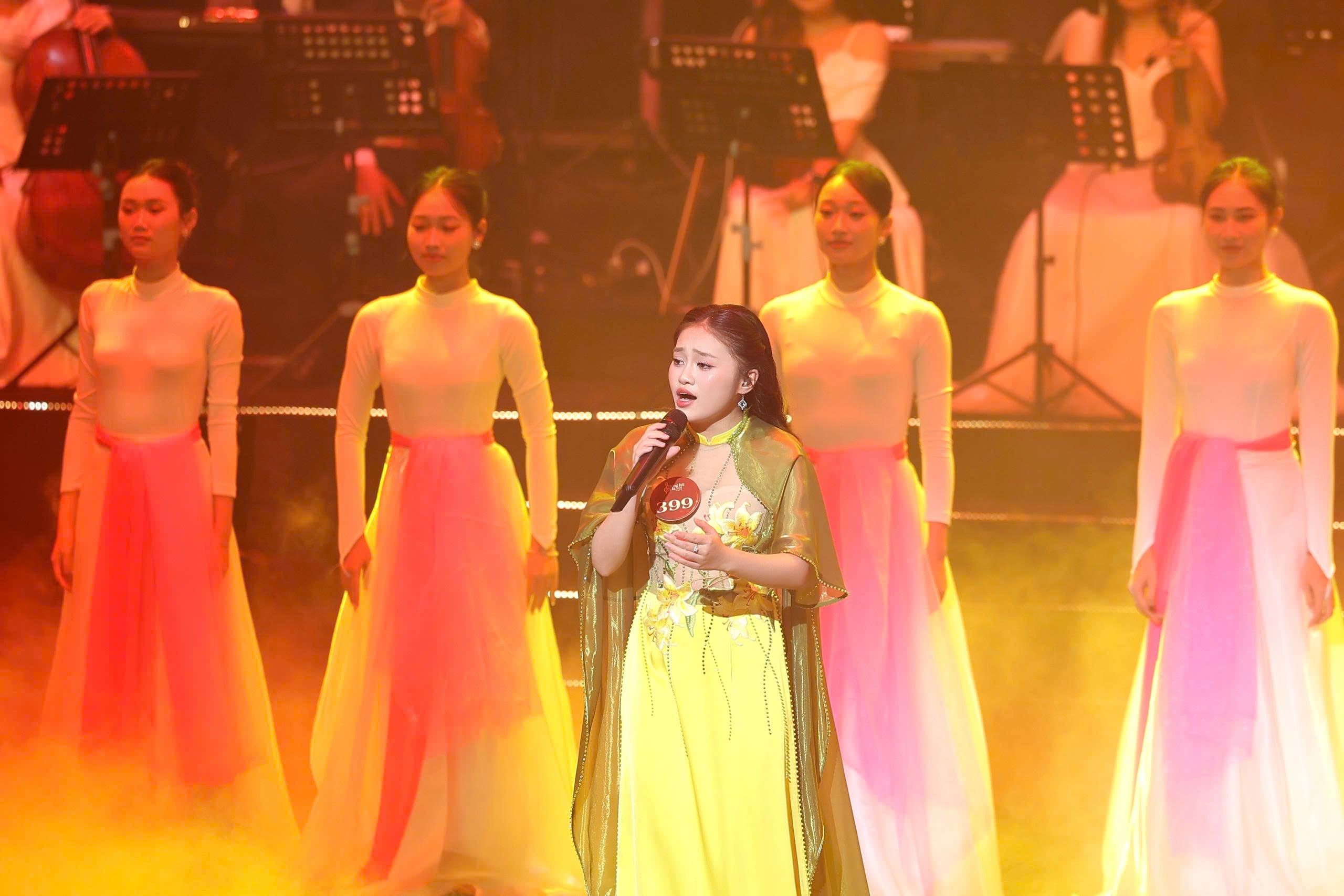 Cô gái 16 tuổi vượt áp lực giám khảo để giành giải nhì 'Tiếng hát Hà Nội 2025'