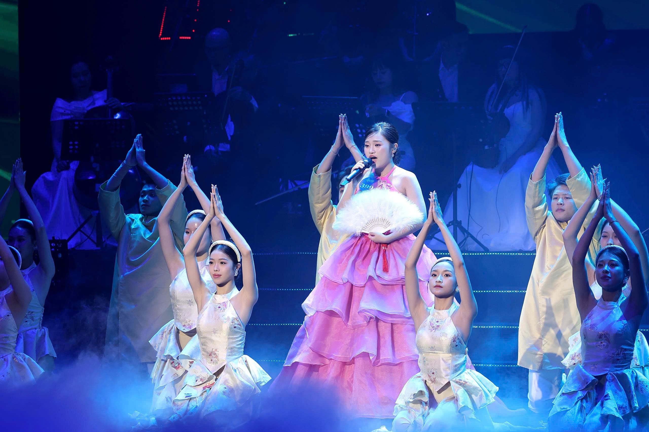 Cô gái 16 tuổi vượt áp lực giám khảo để giành giải nhì 'Tiếng hát Hà Nội 2025'