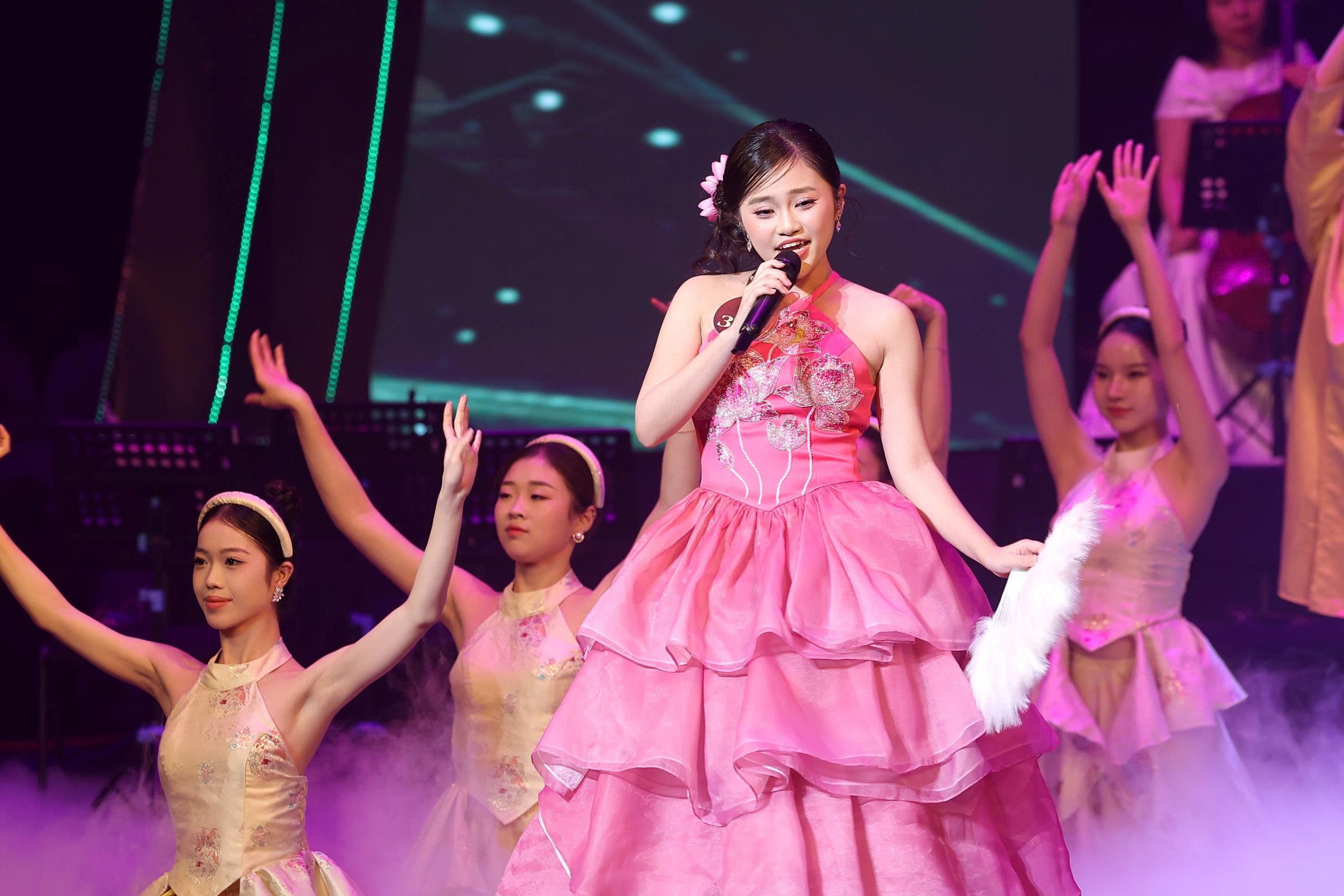 Cô gái 16 tuổi vượt áp lực giám khảo để giành giải nhì 'Tiếng hát Hà Nội 2025'