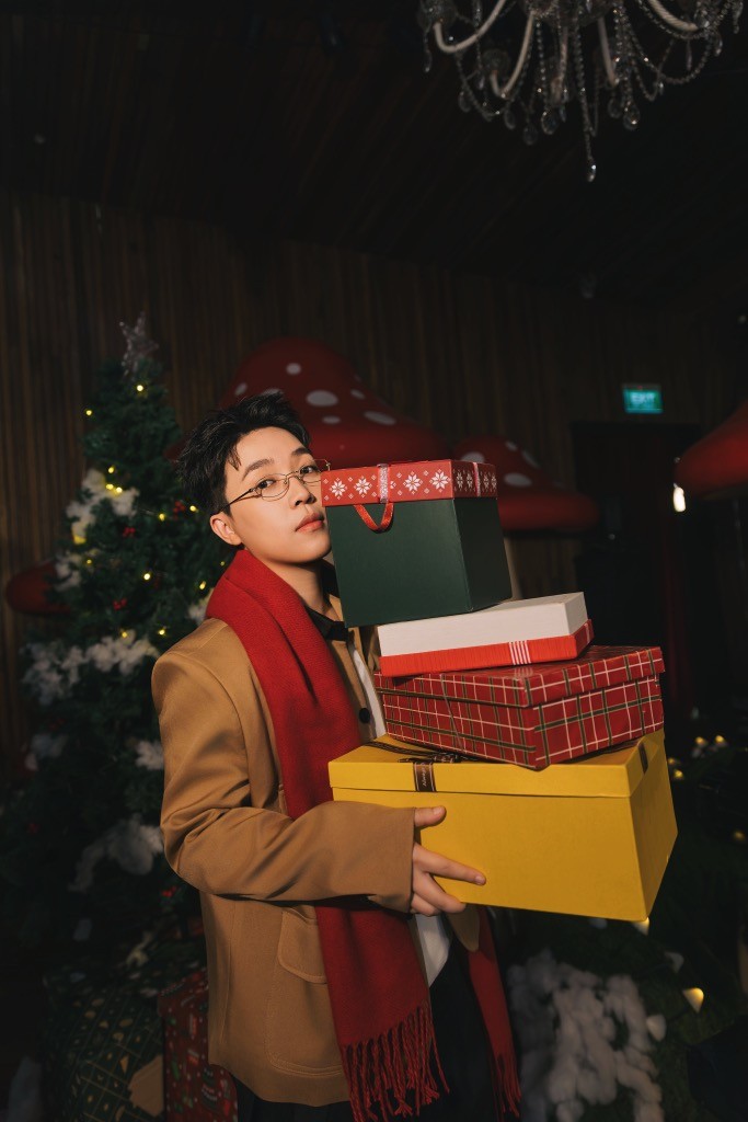 Kai Đinh rủ Min, Hoàng Dũng, Dangrangto, Juky San… ra nhạc Giáng sinh siêu đáng yêu