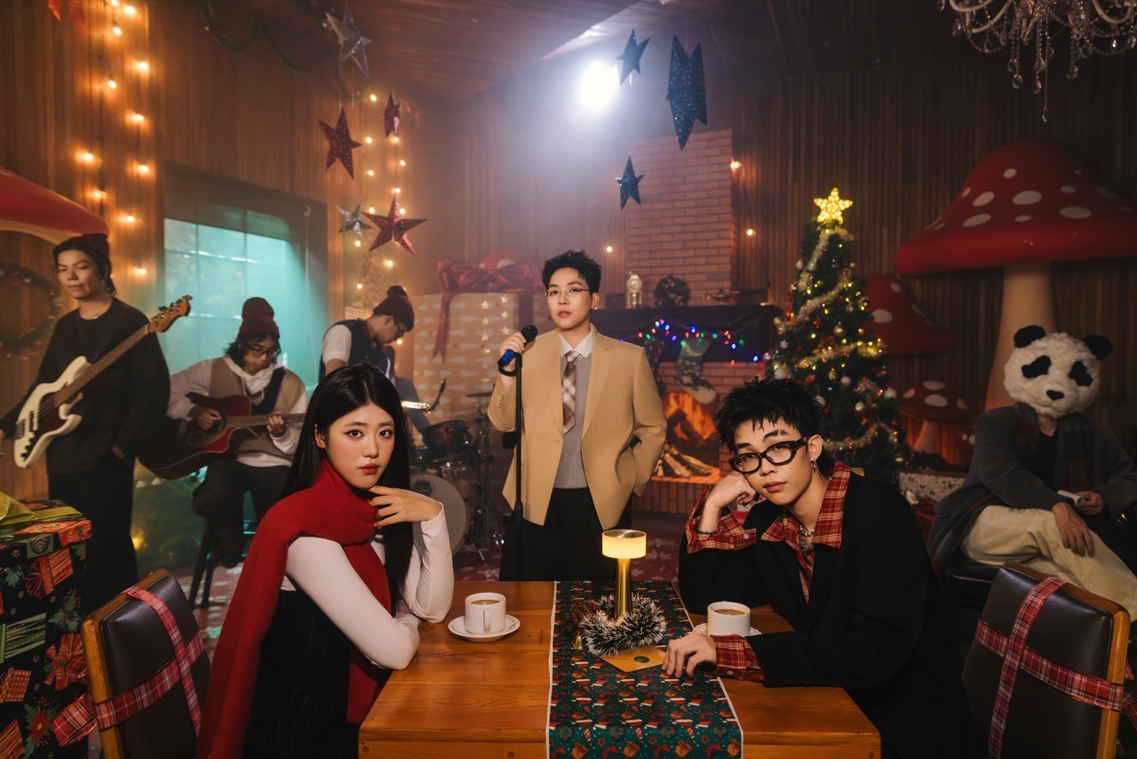 Kai Đinh rủ Min, Hoàng Dũng, Dangrangto, Juky San… ra nhạc Giáng sinh siêu đáng yêu