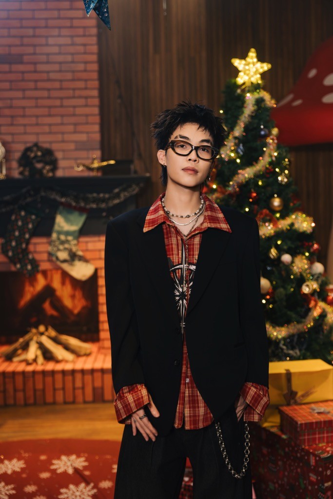 Kai Đinh rủ Min, Hoàng Dũng, Dangrangto, Juky San… ra nhạc Giáng sinh siêu đáng yêu