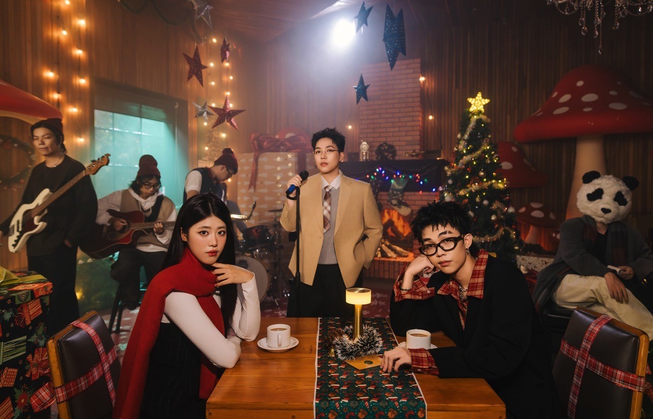 Kai Đinh rủ Min, Hoàng Dũng, Dangrangto, Juky San… ra nhạc Giáng sinh siêu đáng yêu