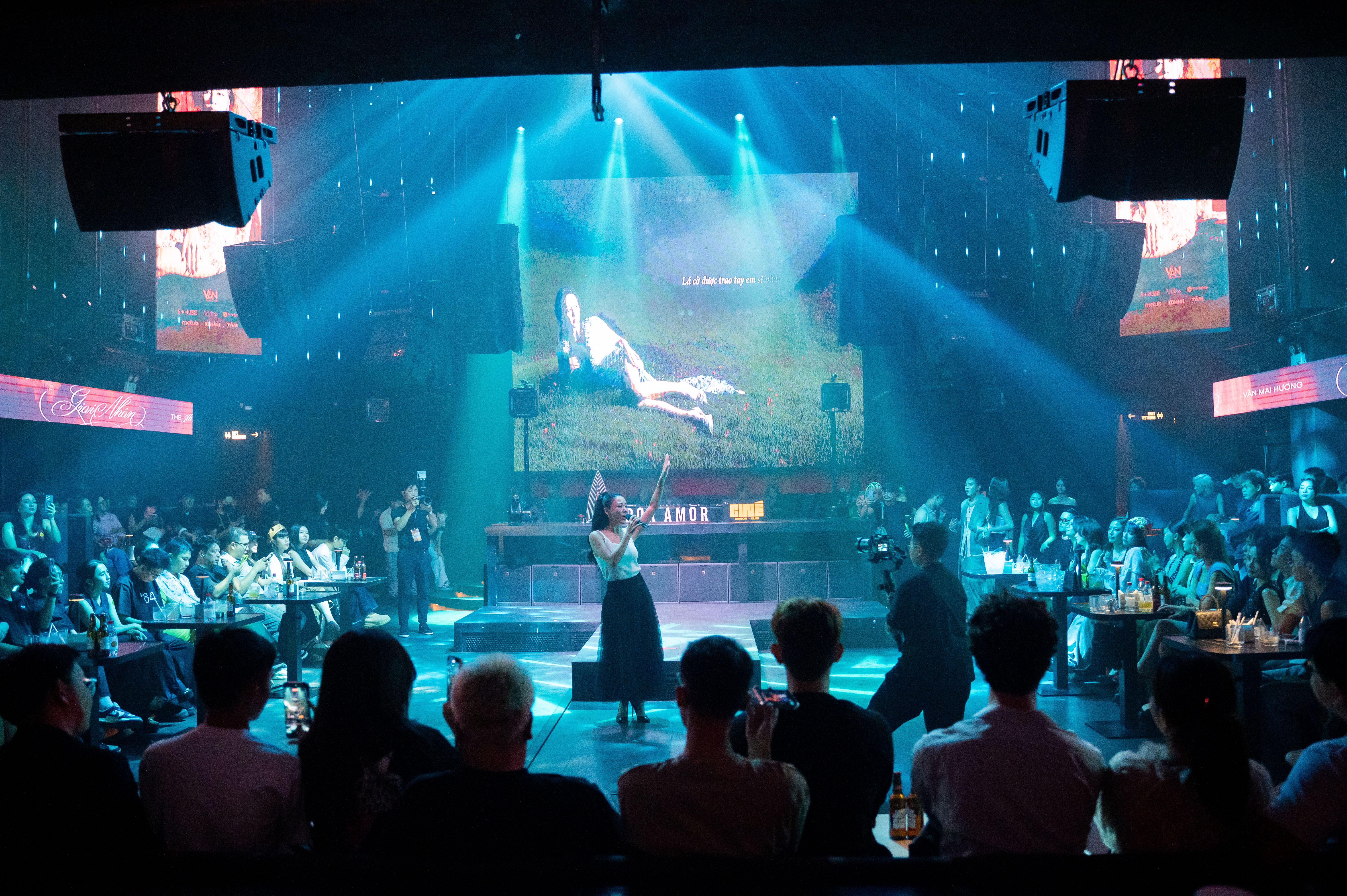 Album 'Giai nhân' của Văn Mai Hương: Sống thật với khao khát yêu và được yêu