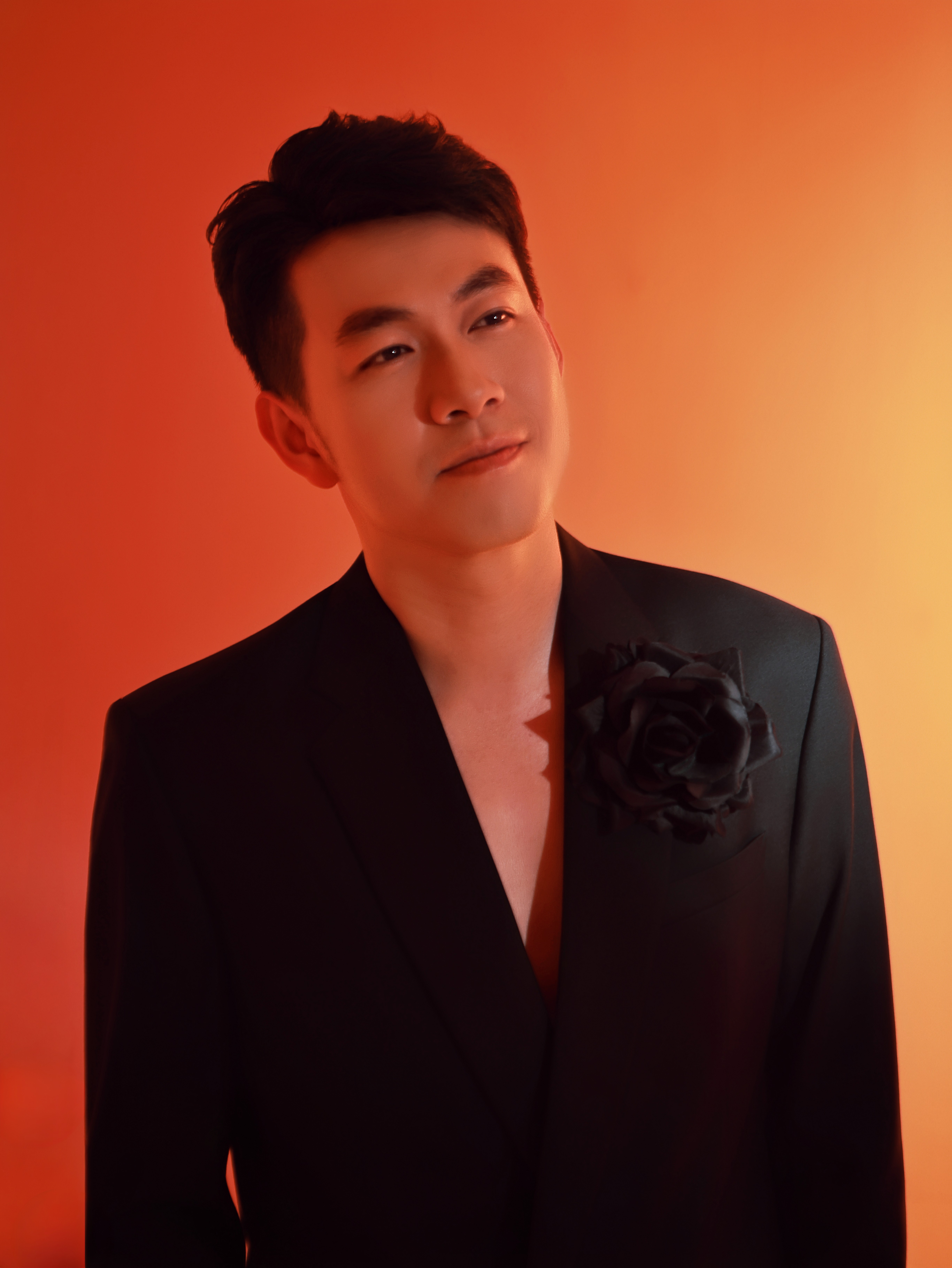 Hồ Trung Dũng kể hành trình âm nhạc qua album 'Alive', trích lợi nhuận hỗ trợ đồng bào miền Trung