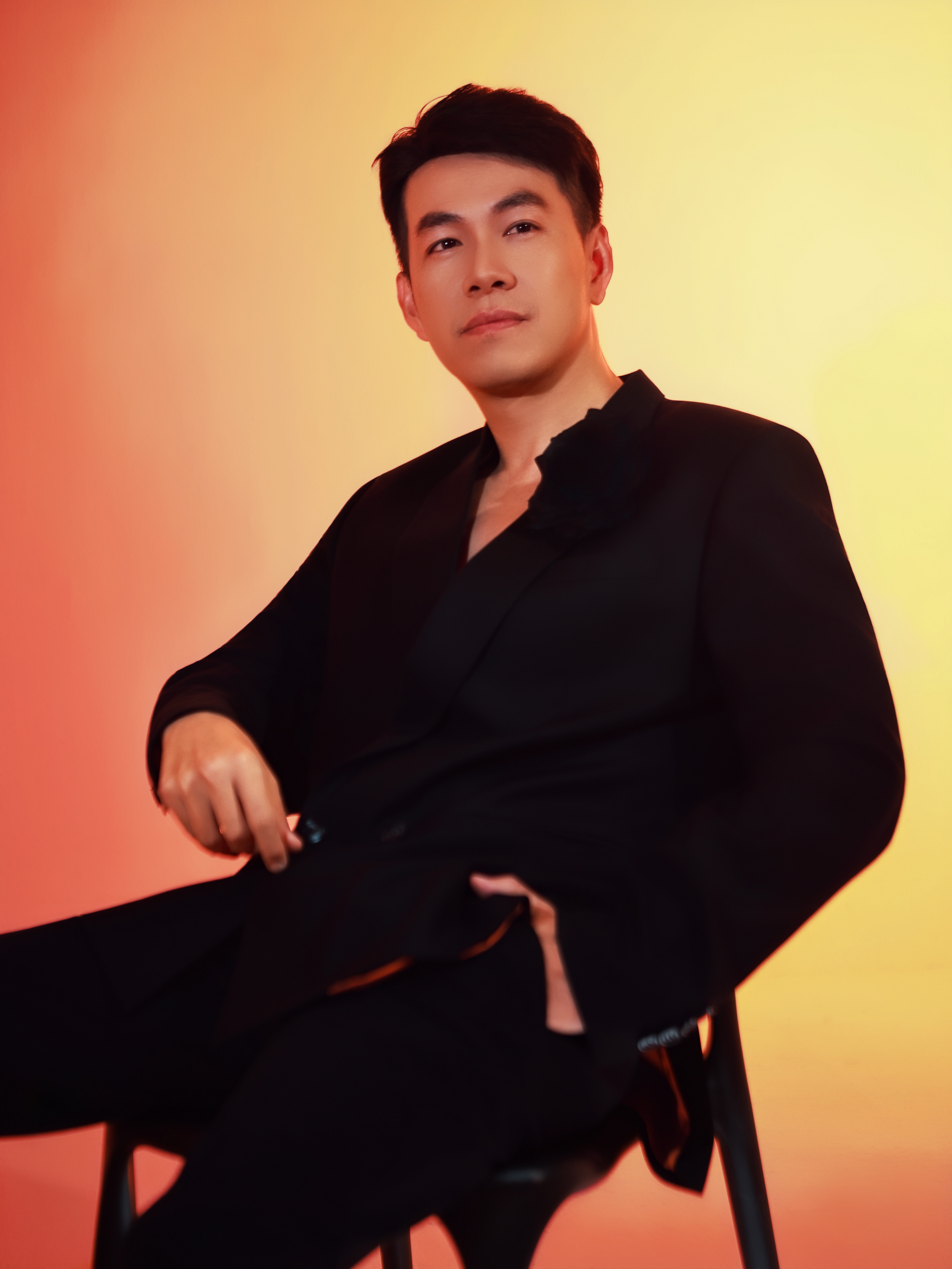 Hồ Trung Dũng kể hành trình âm nhạc qua album 'Alive', trích lợi nhuận hỗ trợ đồng bào miền Trung