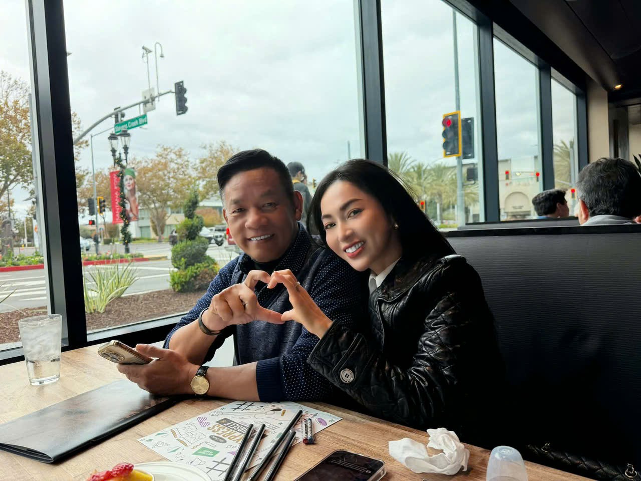 Nhiếp ảnh gia Thái Nhàn hội ngộ các người đẹp trong chuyến tác nghiệp tại Mỹ