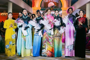 Đại diện Peru, Philippines, Bahamas, Ecuador và Việt Nam xuất sắc lọt Top 5 hạng mục 'Best in ao dai' tại Fashion show 'Best of Vietnam' mùa 2