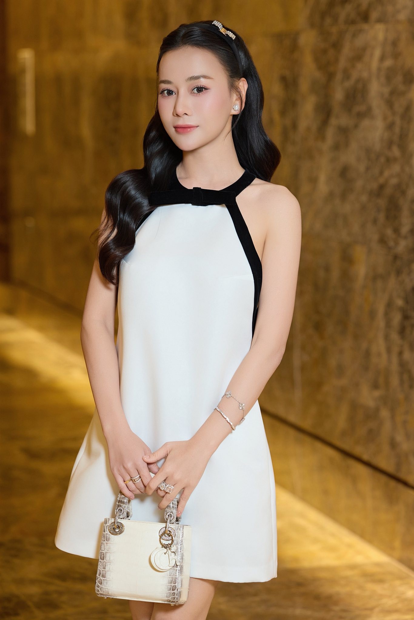 Phương Oanh tái xuất với 'Bếp nàng Ỉn': Gây chú ý vì vẻ ngoài khác lạ