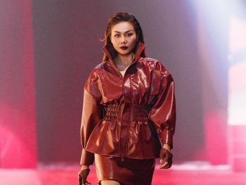 Thanh Hằng 'quần quật' chạy show cuối tuần, 'biến hóa' khi xuất hiện ở 2 sự kiện trong cùng buổi tối