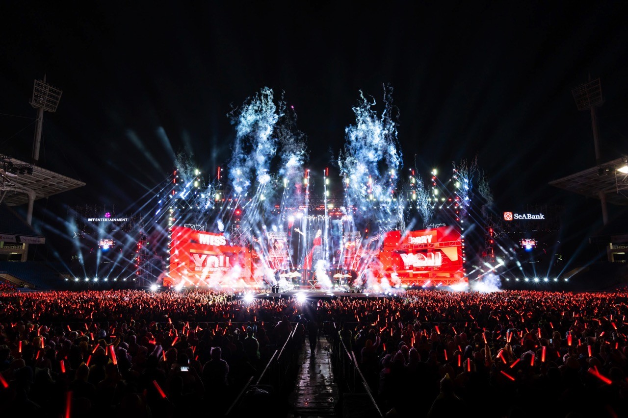 Live concert 40.000 người của Mỹ Tâm ghi dấu ấn cho lịch sử nhạc Việt