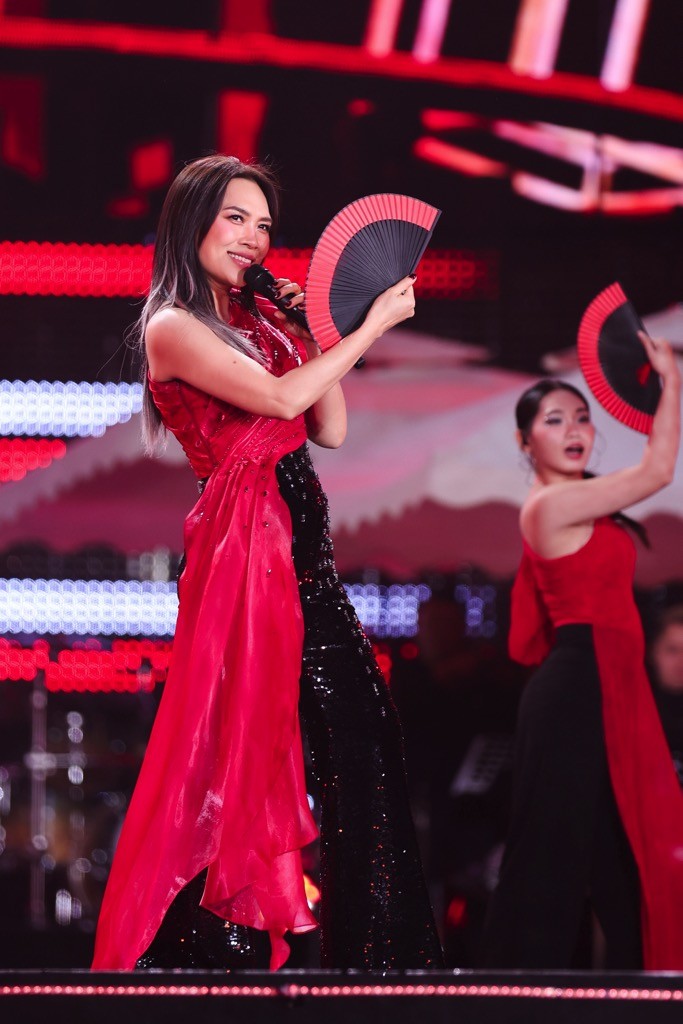 Live concert 40.000 người của Mỹ Tâm ghi dấu ấn cho lịch sử nhạc Việt