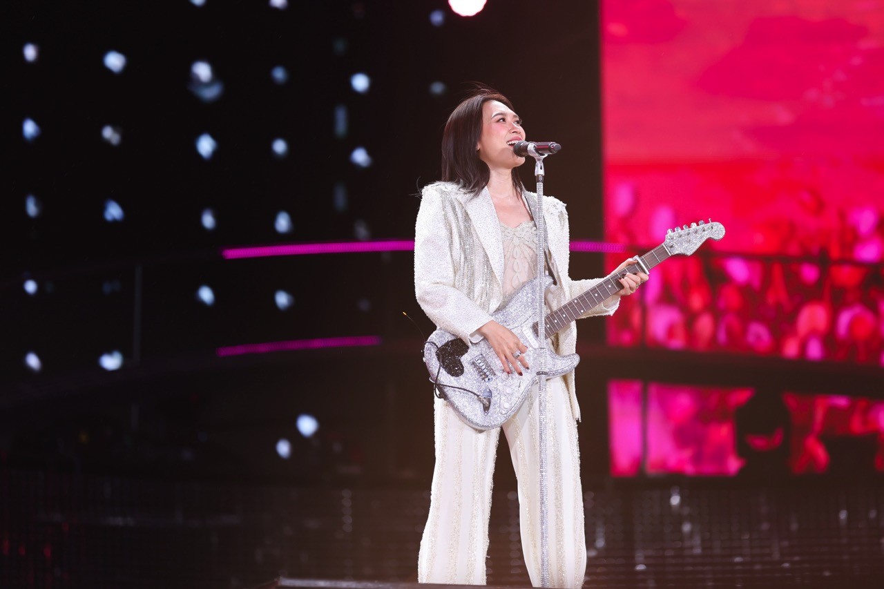 Live concert 40.000 người của Mỹ Tâm ghi dấu ấn cho lịch sử nhạc Việt