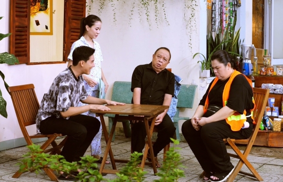 'Xóm trọ Thanh Xuân': Tuyền Mập trổ tài nắn xương khớp cho Tiểu Bảo Quốc và cái kết phải nhập viện