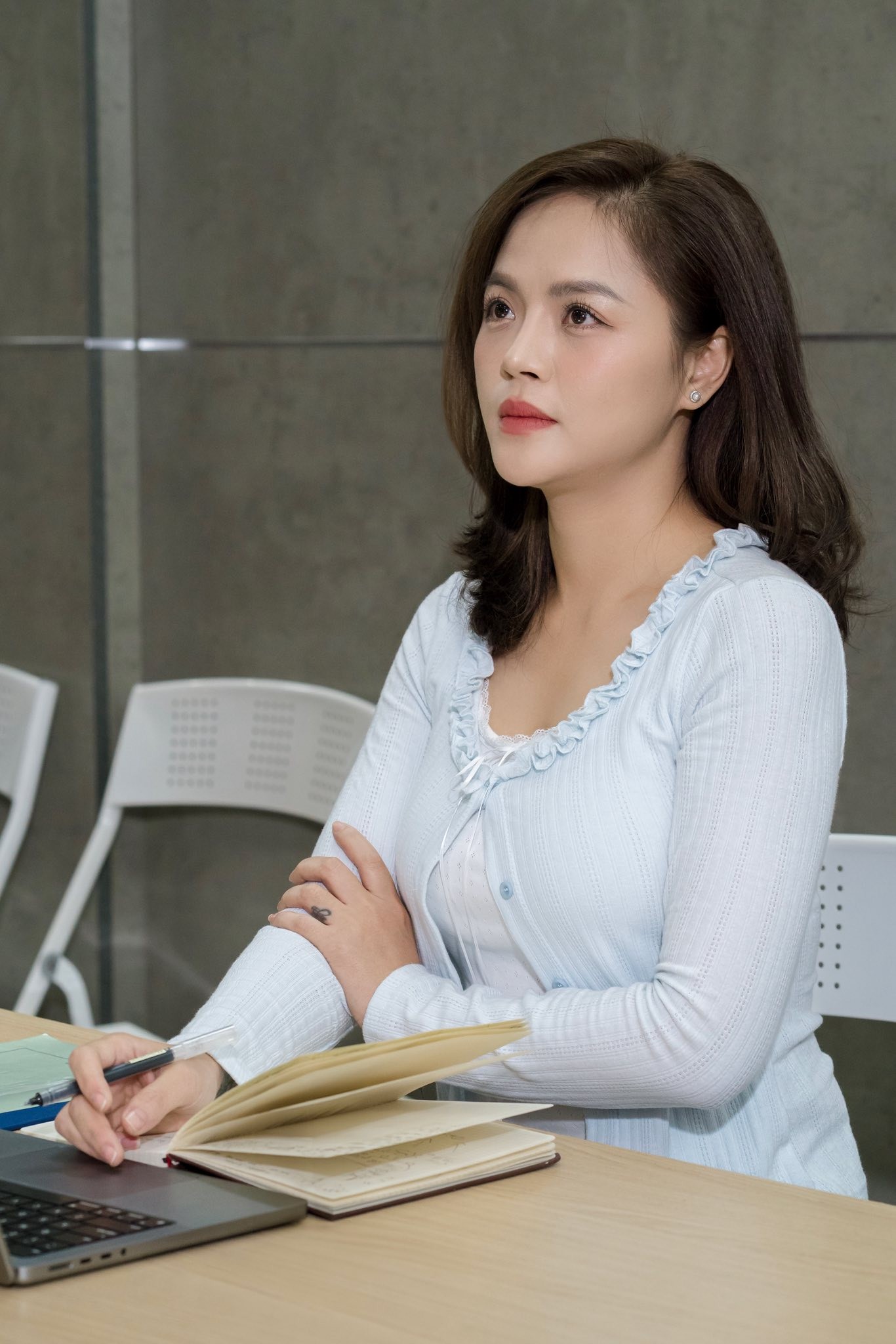 Thu Quỳnh: Nhan sắc 37 tuổi thăng hoa cùng danh hiệu 'Nữ hoàng rating' của phim Việt