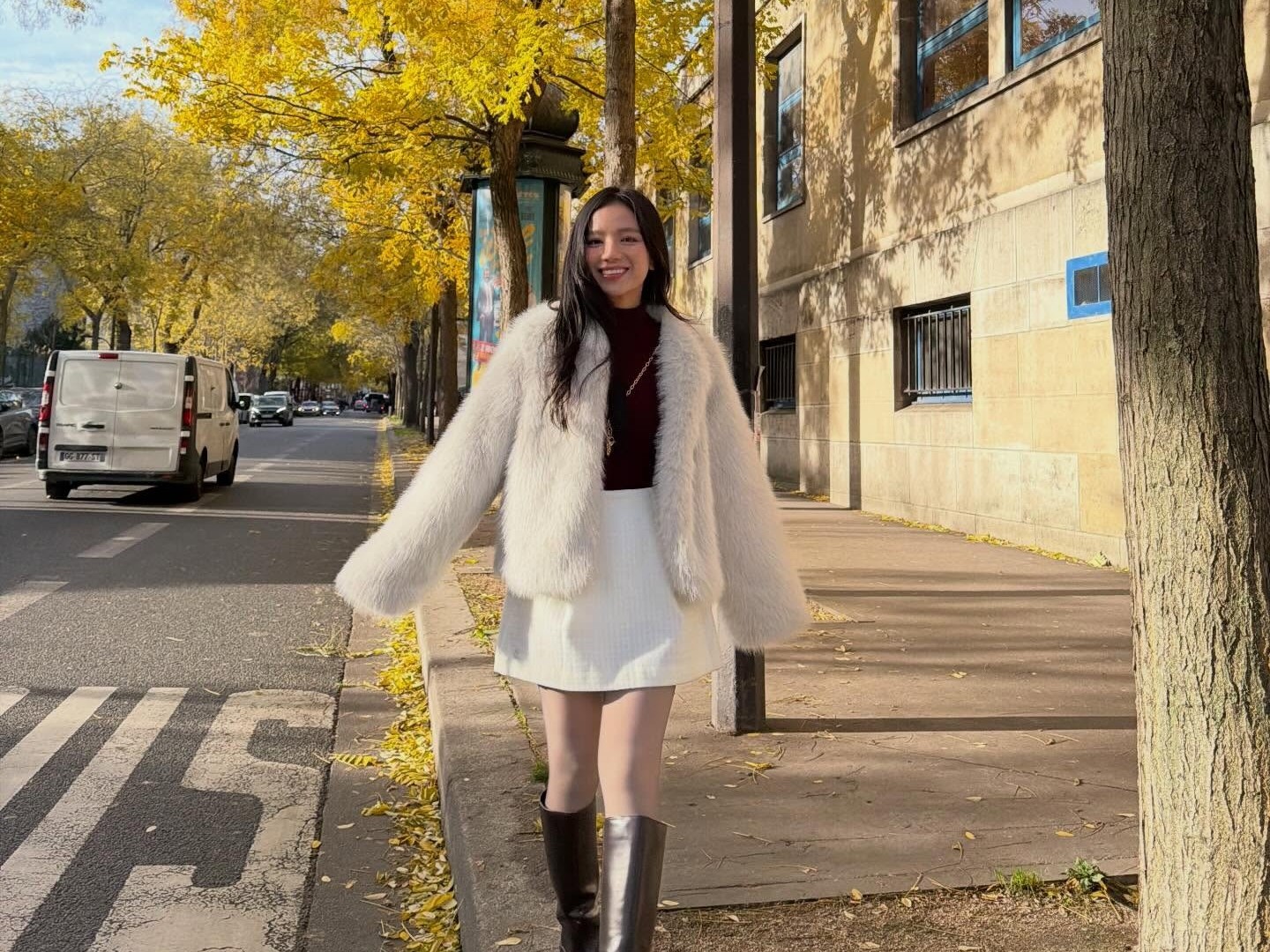 Hai phong cách đối lập của cô lái đò 'Mưa đỏ' Lê Hạ Anh