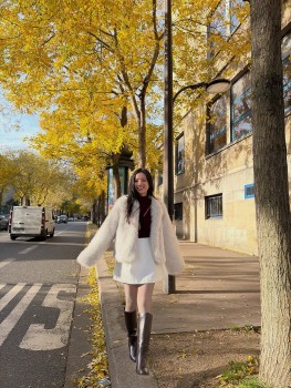 Hai phong cách đối lập của cô lái đò 'Mưa đỏ' Lê Hạ Anh