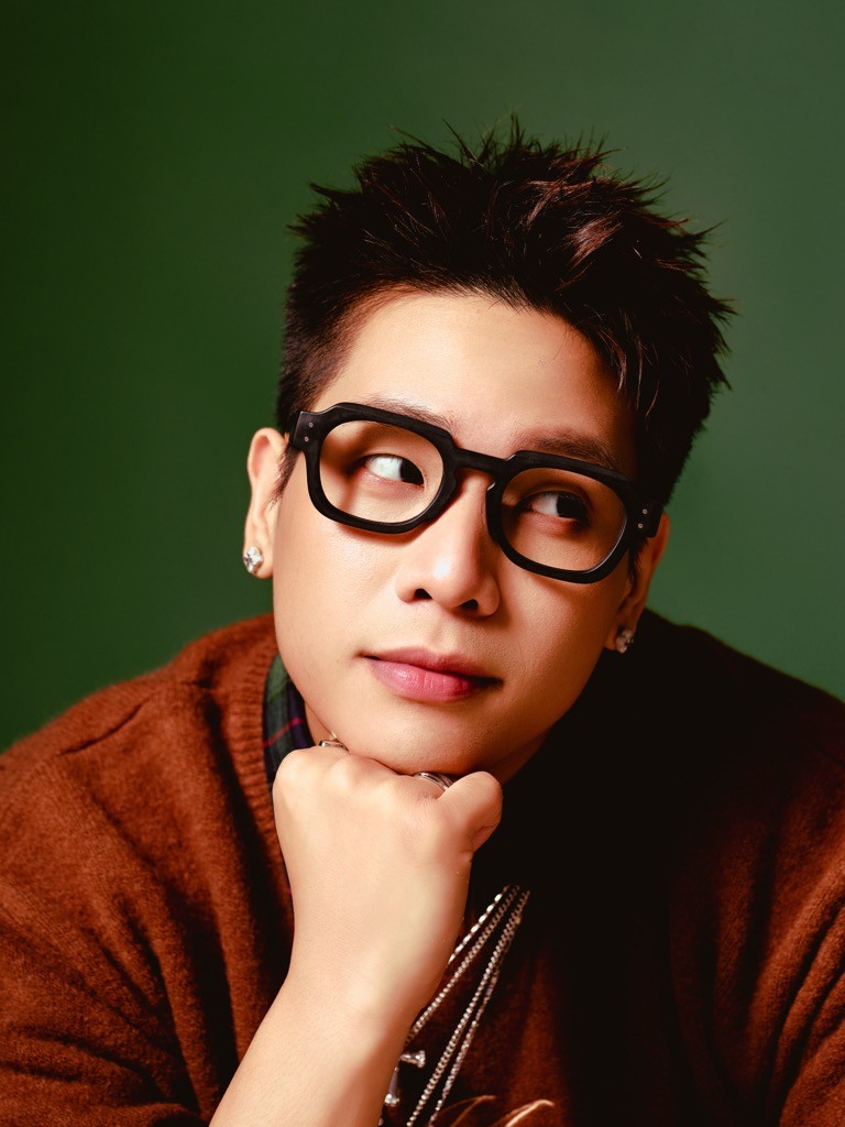 Quân A.P tặng quà Noel sớm cho fan, kể chuyện tình yêu ngọt ngào trong 'Lửa gần rơm'