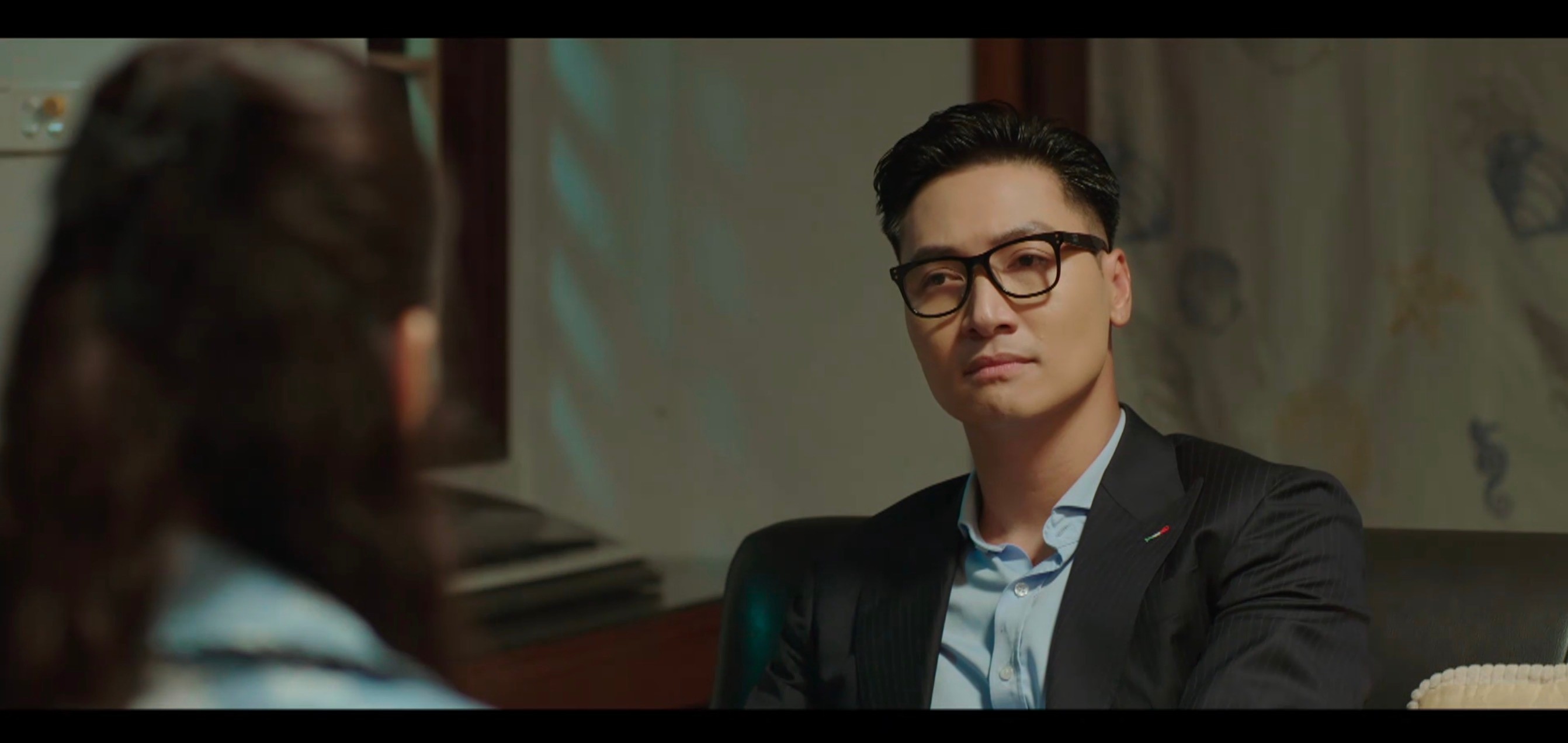 Triển và Ông Sách: Hai ứng viên 'trùm cuối' đầy bí ẩn trong 'Lằn ranh'