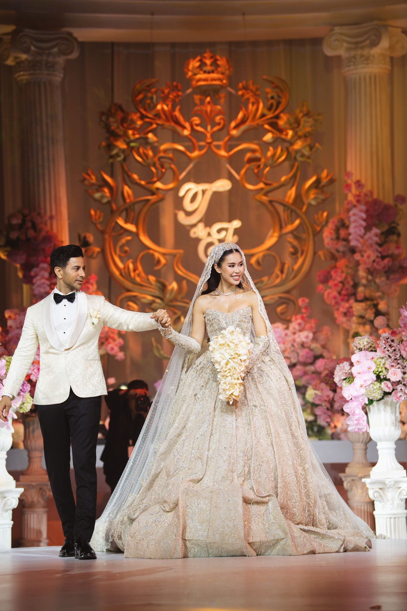 Fashionista Tiên Nguyễn chọn một thương hiệu Việt làm quà cưới