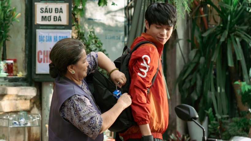 (Review) 'Thế hệ kỳ tích': Khi nhiệt huyết đi nhanh hơn độ chín của điện ảnh