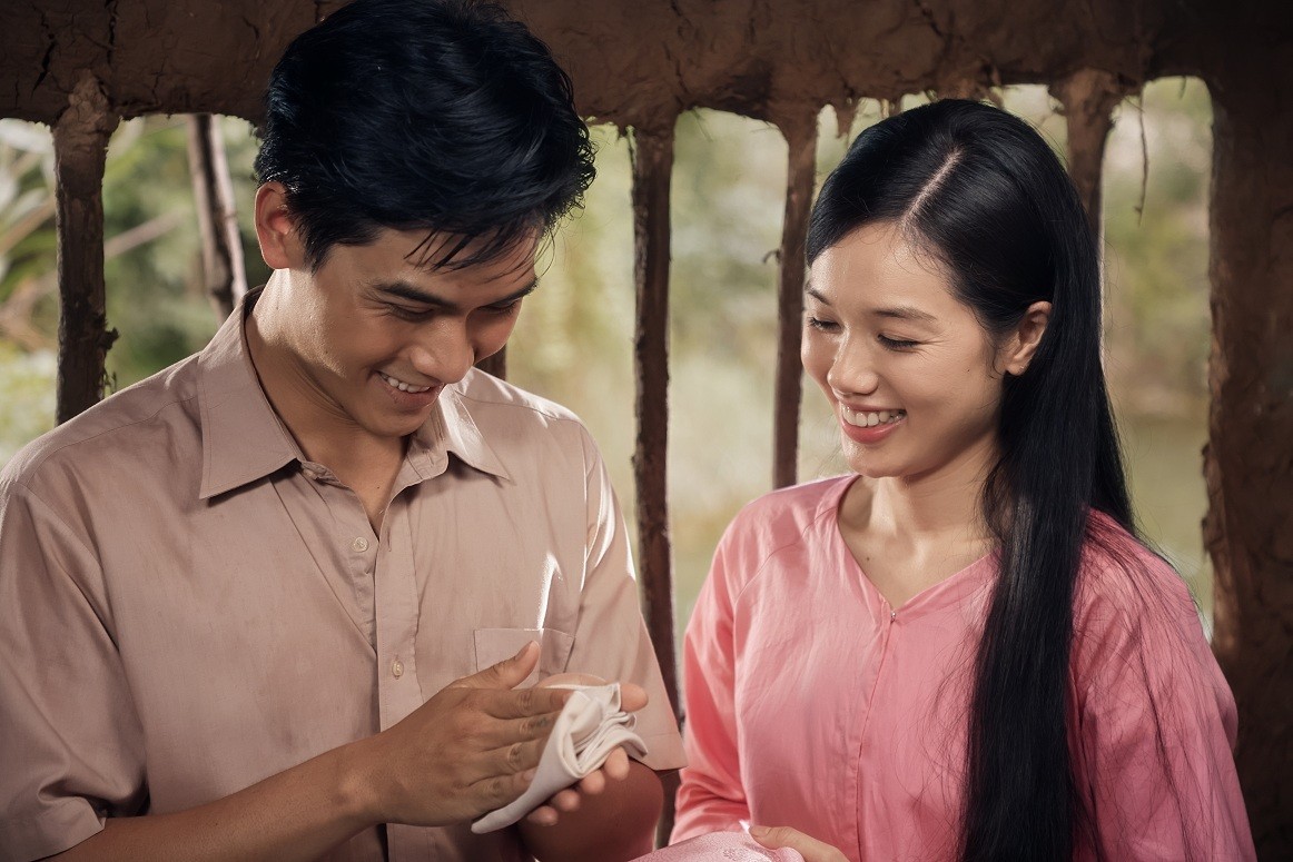 Không chịu làm người thứ ba 'âm thầm', Khả Như công khai phá vỡ chuyện tình của Võ Điền Gia Huy và Trâm Anh trong 'Ai thương ai mến'