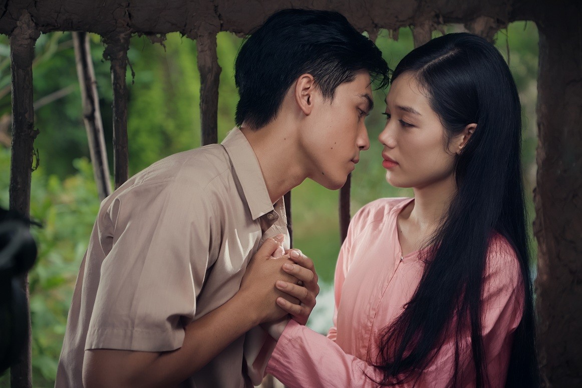 Không chịu làm người thứ ba 'âm thầm', Khả Như công khai phá vỡ chuyện tình của Võ Điền Gia Huy và Trâm Anh trong 'Ai thương ai mến'