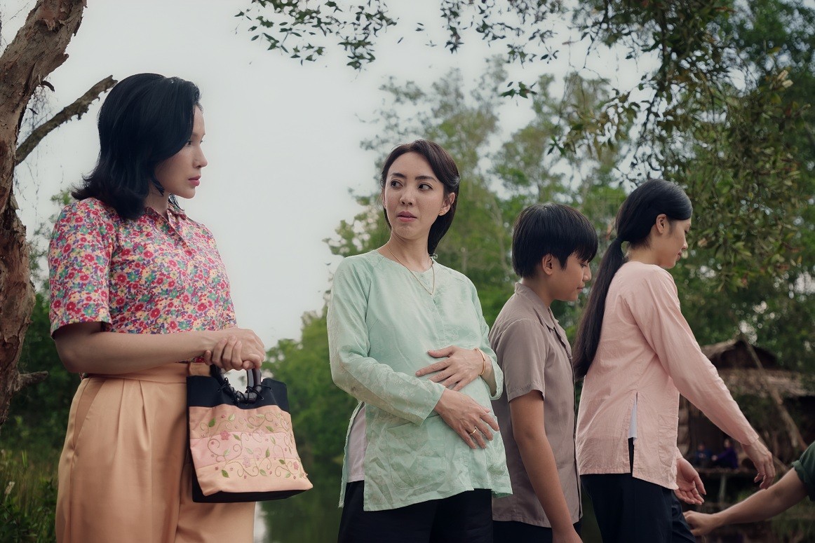 Không chịu làm người thứ ba 'âm thầm', Khả Như công khai phá vỡ chuyện tình của Võ Điền Gia Huy và Trâm Anh trong 'Ai thương ai mến'