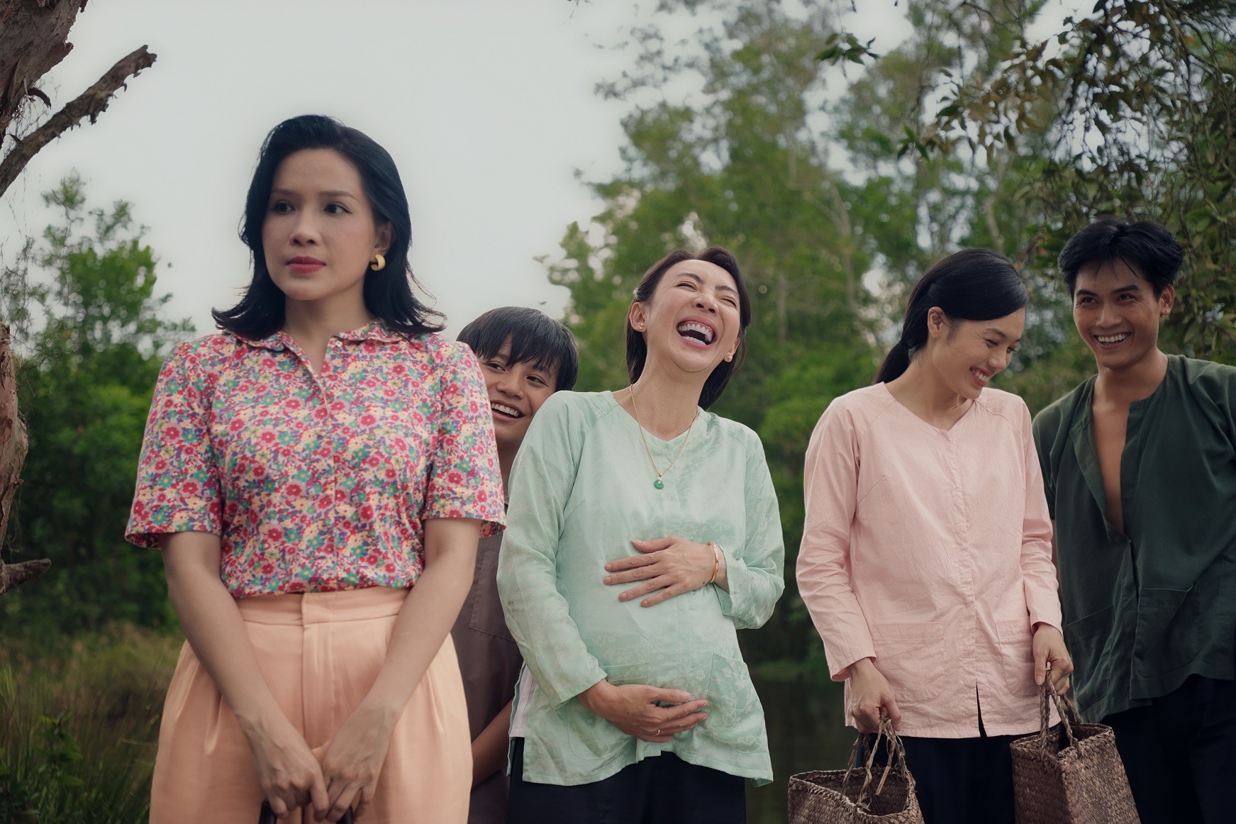 Không chịu làm người thứ ba 'âm thầm', Khả Như công khai phá vỡ chuyện tình của Võ Điền Gia Huy và Trâm Anh trong 'Ai thương ai mến'